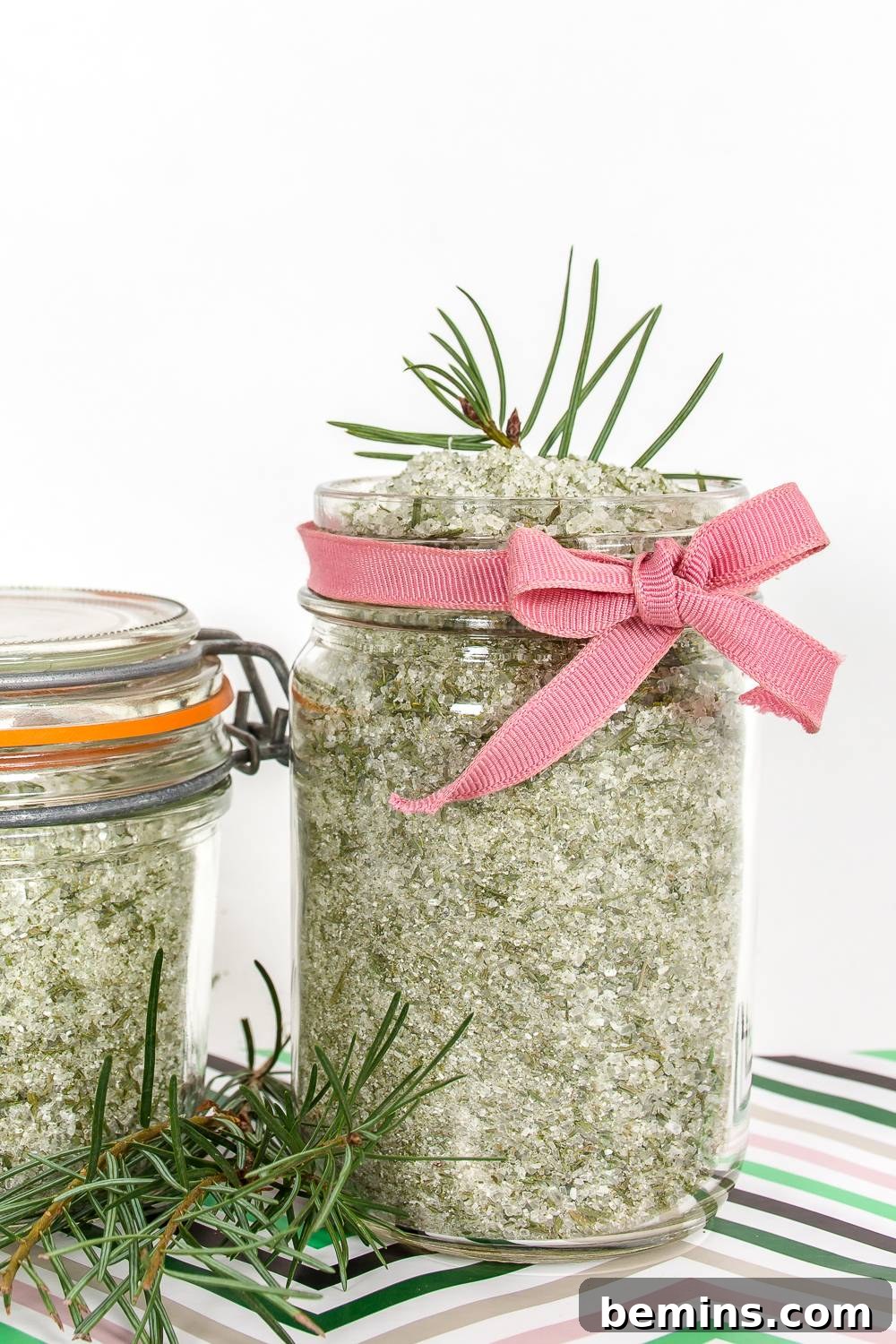 Making Christmas tree bath salts