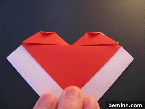 Making a heart-shaped origami envelope