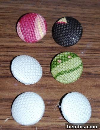 Close-up of the covered buttons, adding a touch of elegance to the bench.