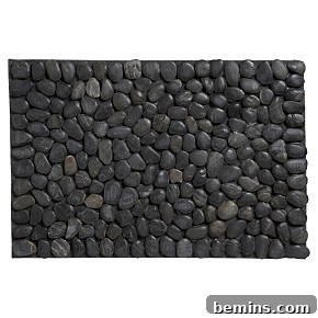 Close-up shot of the pebble arrangement on the bath mat.