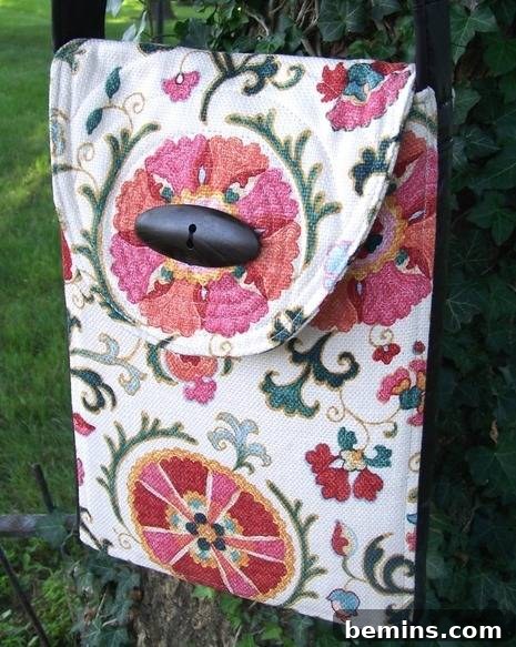 Craft Your Own Laptop Carrier 3 Close-up of Laptop Messenger Bag Details