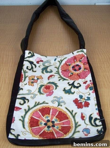 Craft Your Own Laptop Carrier 4 Attaching the Strap to the Bag Front