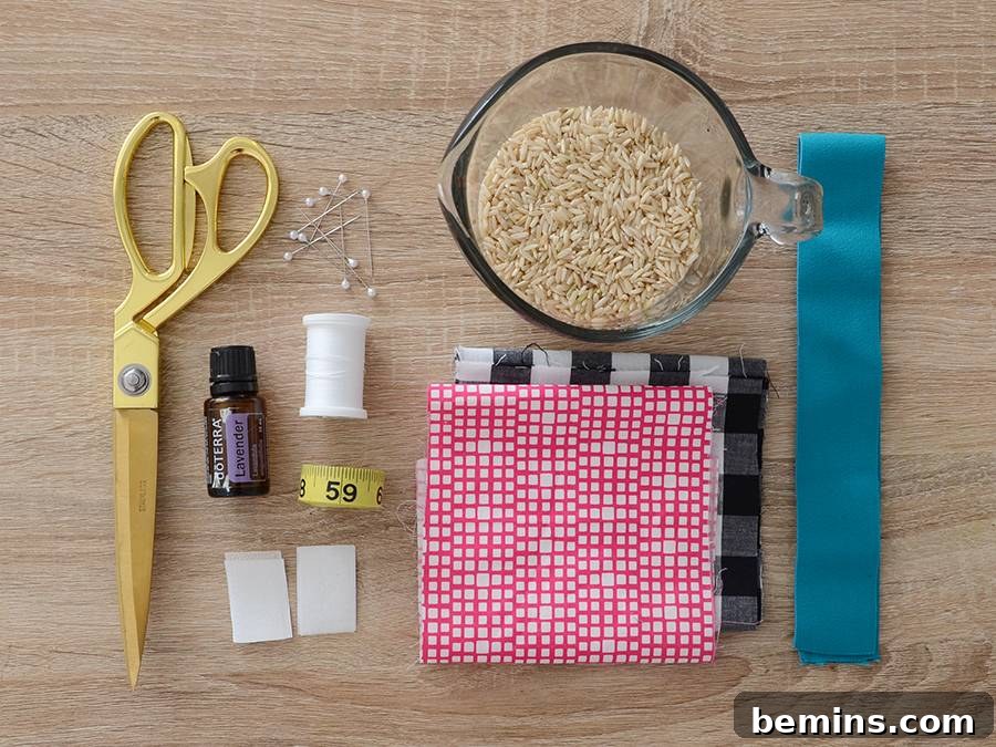 Materials for an easy DIY aromatherapy eye pillow