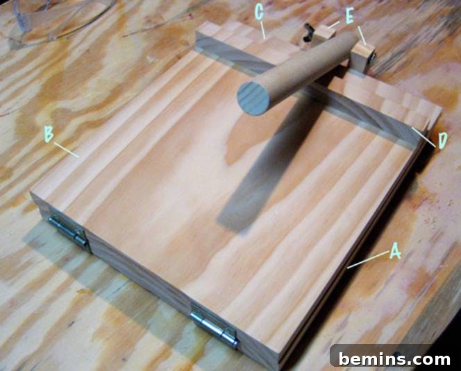 Tortilla press hinges