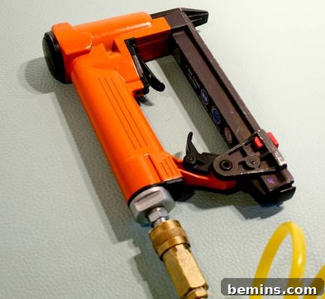 Setting Up Your Air Compressor for Optimal Tool Performance 14 Removing Oil and Filter Cap