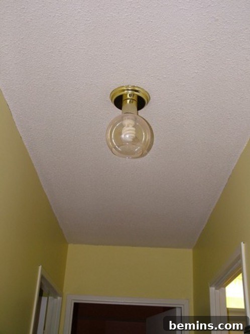 "A Small room with Simple and neat Ceiling"