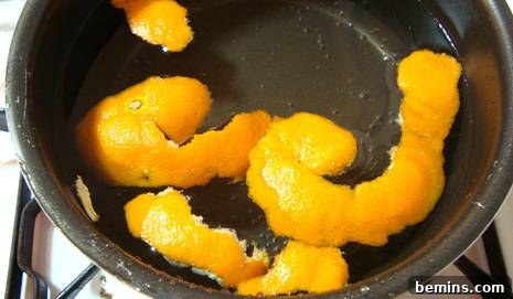 Adding a citrus peel to mulling spices provides a refreshing and invigorating scent.