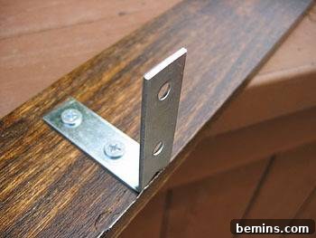 Close up of the L-bracket attachment method.