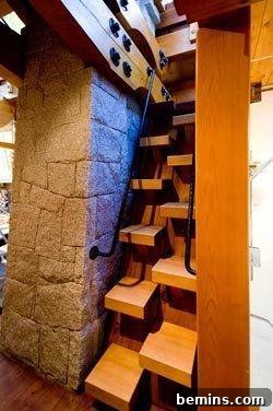 Space-saving staircase design