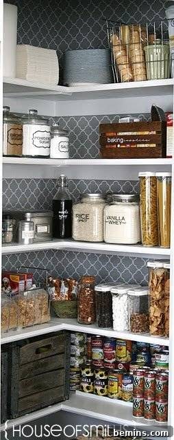 Give a new look to your pantries by giving a makeover, showing an impeccably organized pantry.