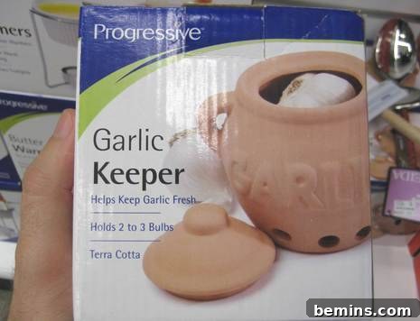 Ceramic garlic storage container package.