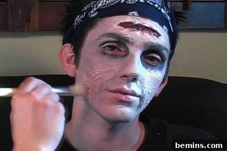 Original Title: Transform Yourself: An Easy Guide to Zombie Makeup 12 Blending makeup