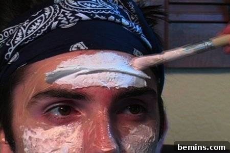 Original Title: Transform Yourself: An Easy Guide to Zombie Makeup 5 Applying toilet paper to forehead