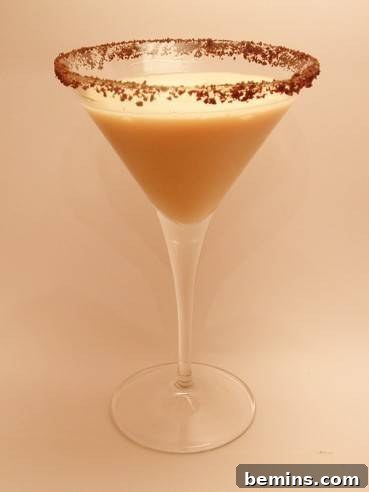 Oreo Cookie Martini: A Classic Cocktail with a Delicious Oreo Garnish