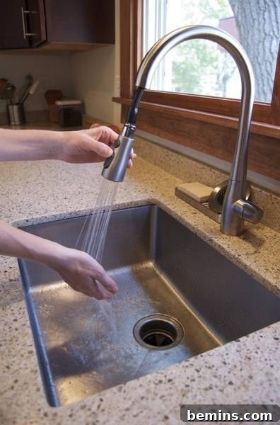 Delta Faucet: Pull-Out Sprayer Head and Fingerprint-Proof Finish