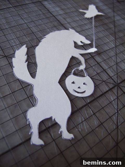 Scherenschnitte Werewolf After Cutting