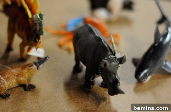 How to Craft Dazzling Animal Ornaments for Christmas 3 Materials for DIY Glitter Ornaments