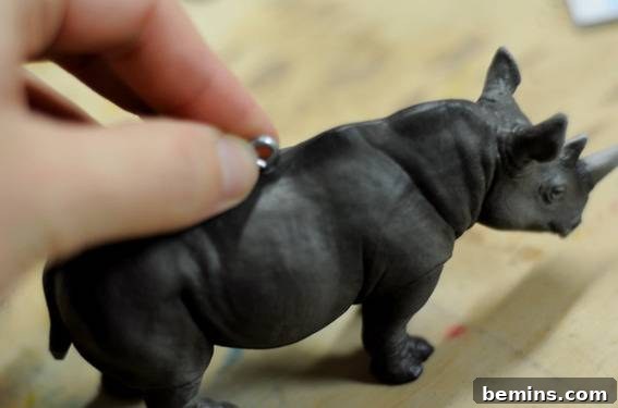 How to Craft Dazzling Animal Ornaments for Christmas 5 Inserting the screw eyelet