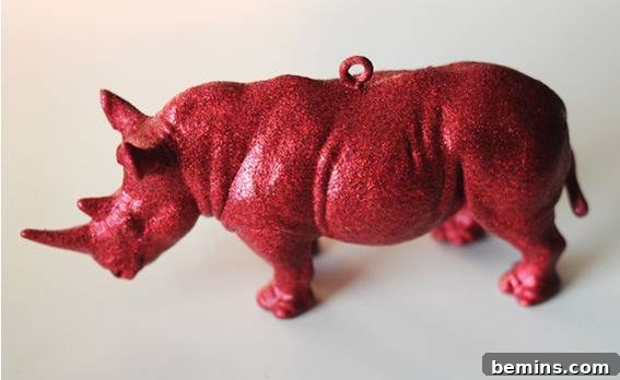 How to Craft Dazzling Animal Ornaments for Christmas 7 Applying glitter spray paint
