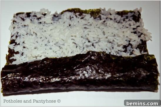Roll the seaweed paper