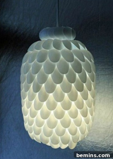 5 Plastic Spoon Pendant Lights: Creative DIY Lighting Ideas 6 DIY Plastic Spoon Lamp Tutorial