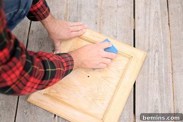 Sanding block for detailed areas