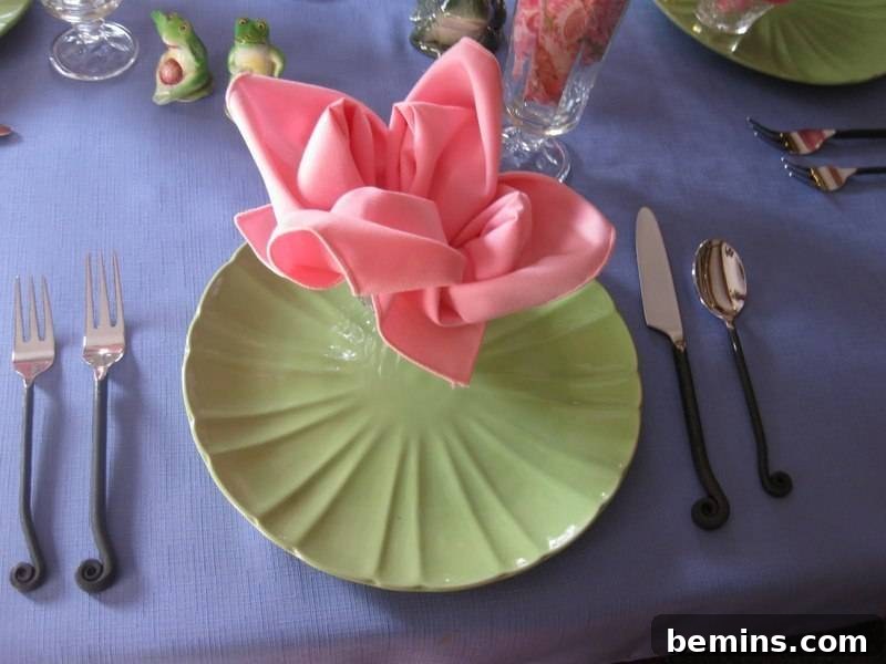 Roundup: Six Creative Napkin Flower Ideas 5 DIY ideas to make napkin flower.