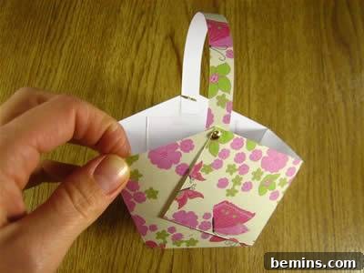 Simple DIY Paper Easter Basket
