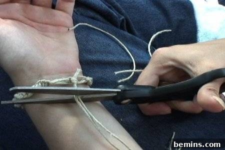 Cutting hemp twine