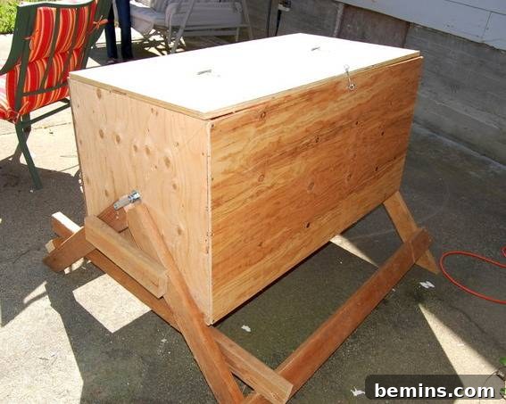 A square rotating compost bin