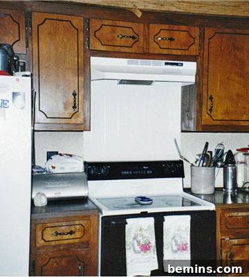 Before: Josette and Peter's outdated 70s kitchen