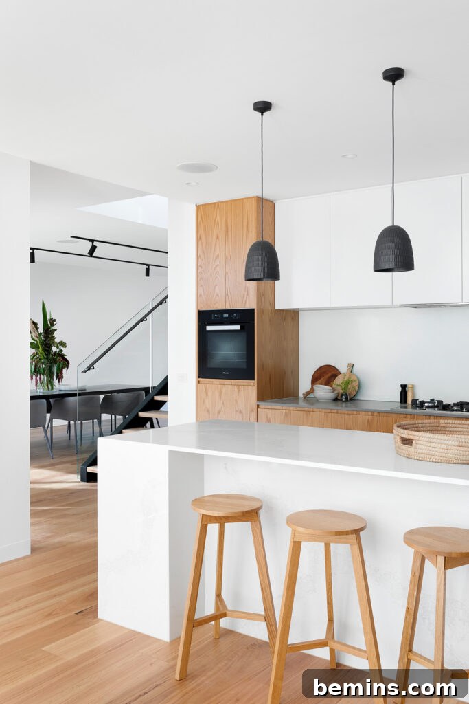 Ceviri: How to Clean and Maintain Wood Cabinets A Step by Step Guide Özgün başlık:
The Ultimate Guide to Pristine Wood Cabinets 2 Modern wood cabinets adding warmth to a kitchen.