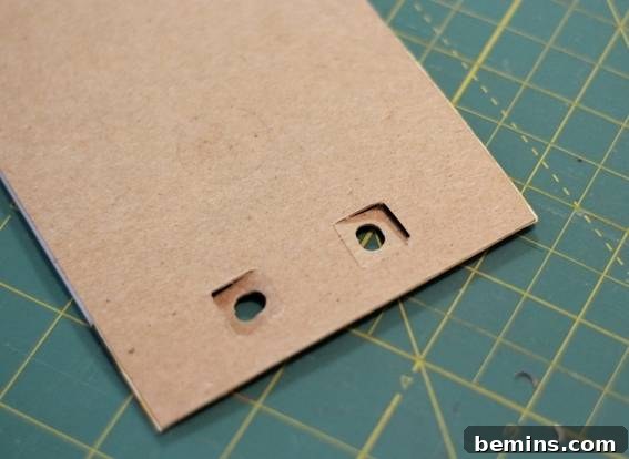Attaching the Pen/Pencil Holder to the Notepad