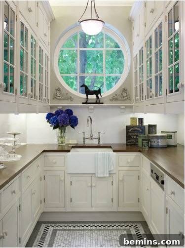 A modern butler's pantry featured in the HGTV 2010 dream home.