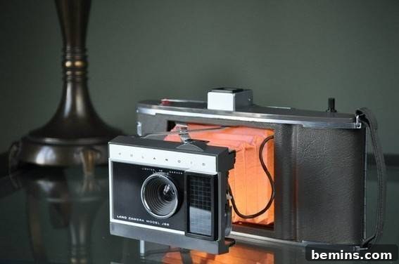 10 Rad Upcycled Lamps to Light Up Your Life 11 Vintage Polaroid Land Camera Lamp