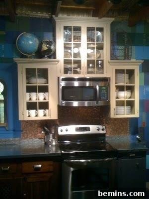 Unique kitchen backsplash using pennies
