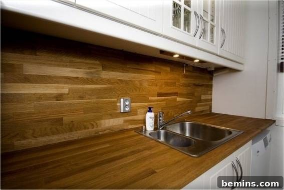 Elegant kitchen backsplash made of oiled oak