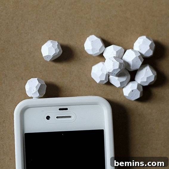 DIY Anti Dust Plug for iPhone