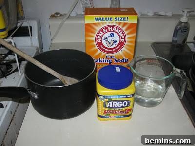 Preparing the Baking Soda and Cornstarch Mixture
