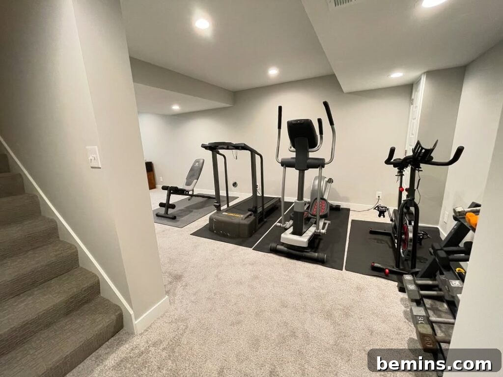 Zahmetsizce Formda Kalın: Bodrum Katı Ev Spor Salonu Fikirleri 11 Cream colored gym room with ellipticals