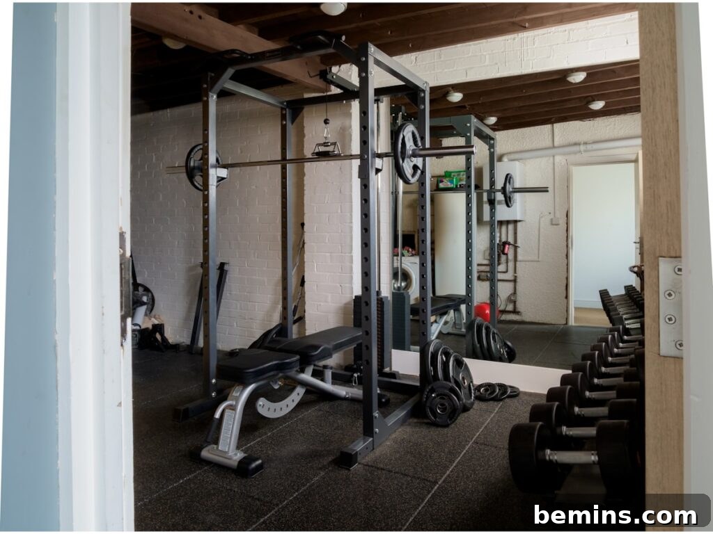 Zahmetsizce Formda Kalın: Bodrum Katı Ev Spor Salonu Fikirleri 4 black and gray exercise equipments