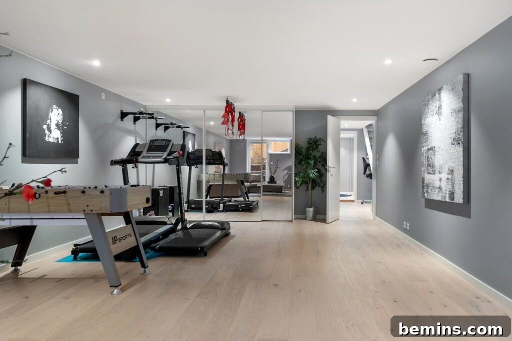 Zahmetsizce Formda Kalın: Bodrum Katı Ev Spor Salonu Fikirleri 5 A room with a lot of exercise equipment in it