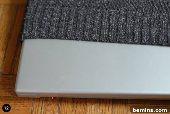 Creative DIY Laptop & Tablet Case Projects 13 Felt Scallop iPad Sleeve