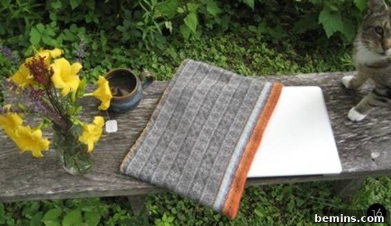 Creative DIY Laptop & Tablet Case Projects 17 Zipper Pouch iPad Sleeve