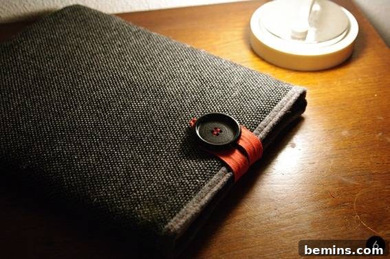 Creative DIY Laptop & Tablet Case Projects 7 Leather iPad Sleeve