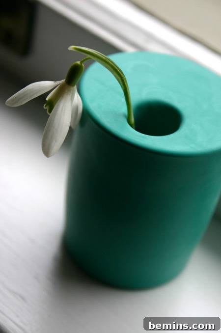 Unique vase created using a balloon