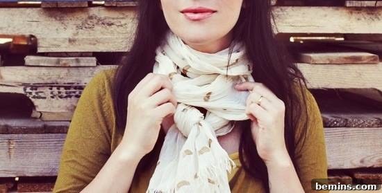 20 Heartfelt DIY Gifts for Mom 4 Woman showing white scarf in her neck.