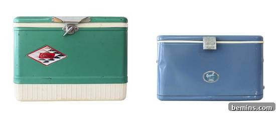 Two old fashioned coolers, one green and the other blue.