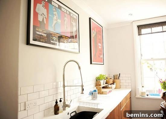Small kitchen that blends into the decor