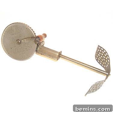 Vintage gadget used for cooking, featuring a turning mechanism.